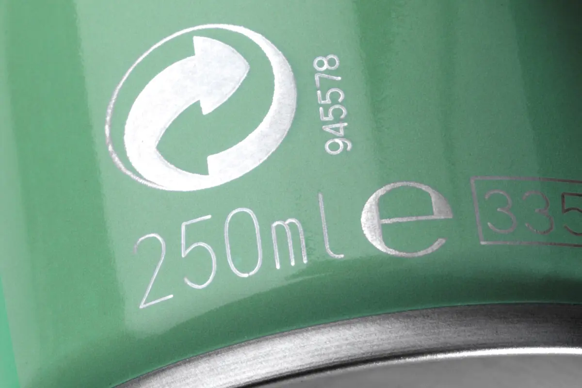Recycling Logo auf Metalldose mit Laserkennzeichnung