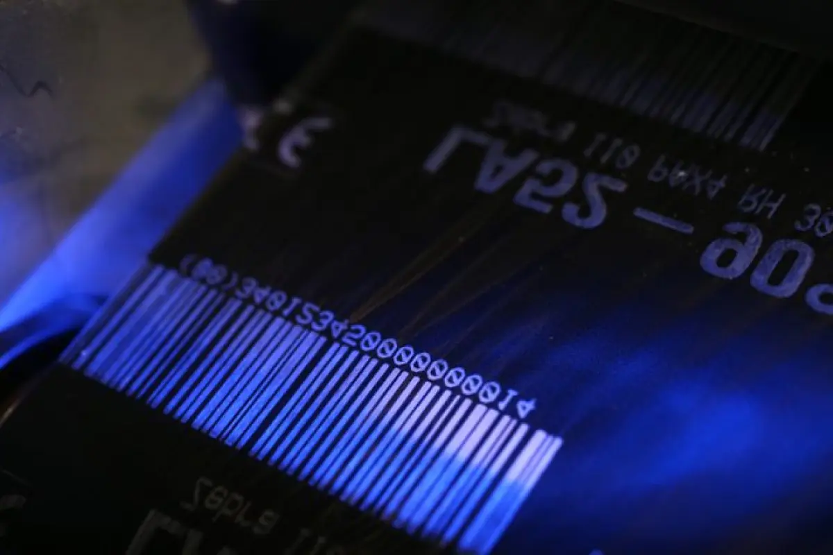 TT Folie schwarz30 880x440