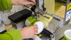 Dosen etikettieren mit Etikettieranlagen 1