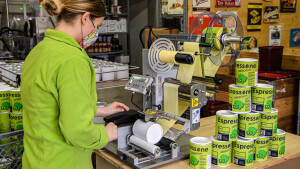 Dosen etikettieren mit Etikettieranlagen 2