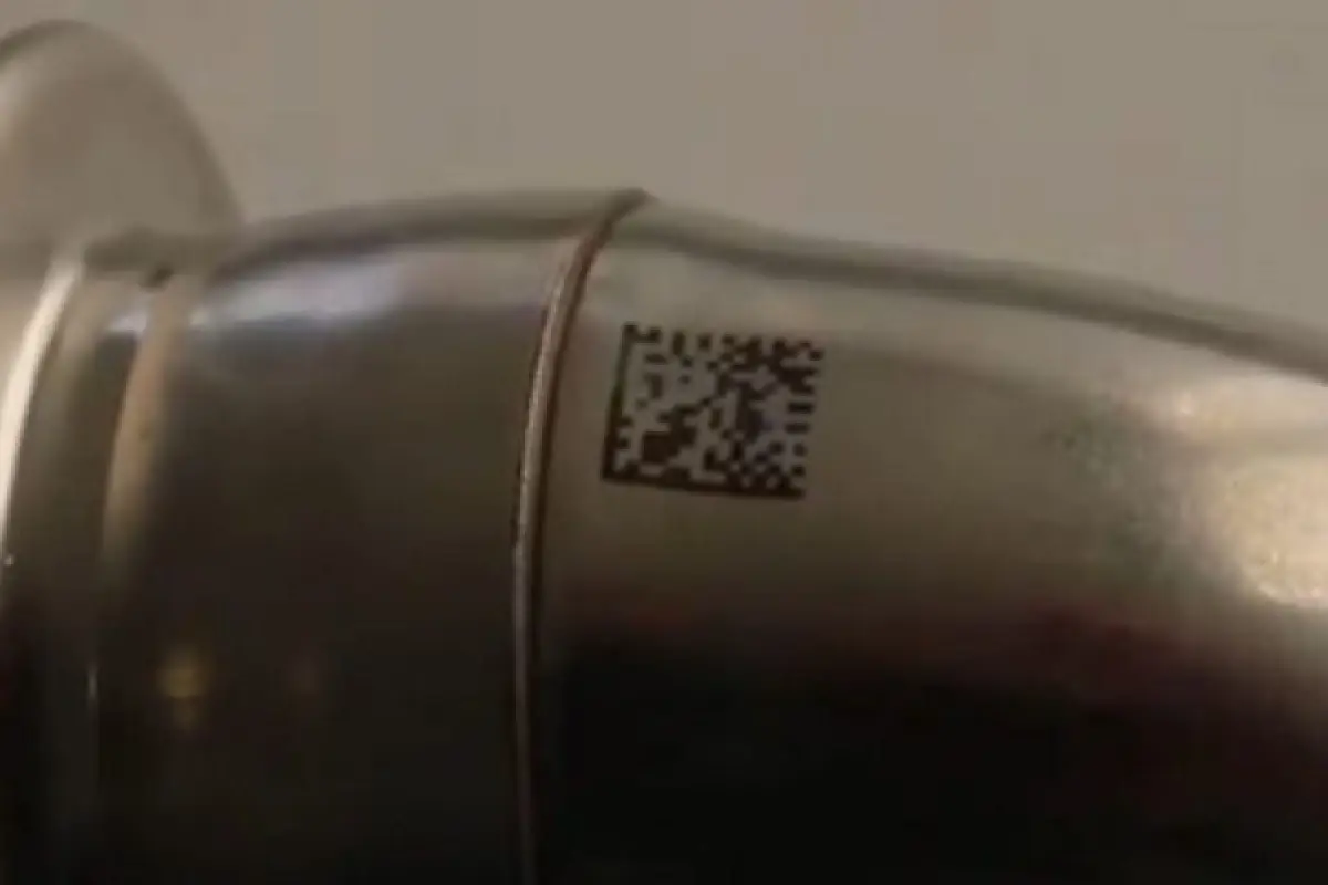 Data Matrix Code auf einem Werkzeug aus Metall gelasert