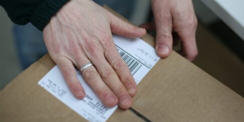 etikettendrucker etikettieren per hand 820x410