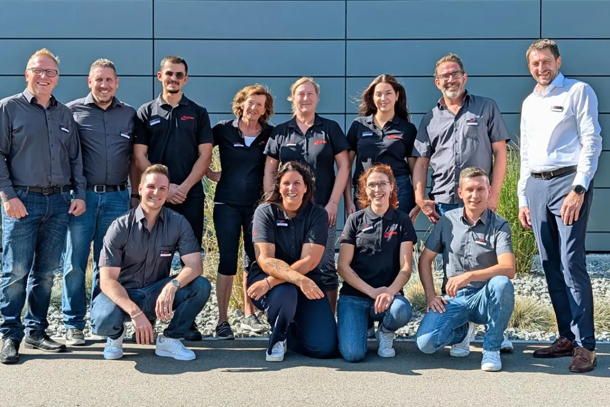 Teamfoto Bluhm Systeme Schweiz 2026 zentriert