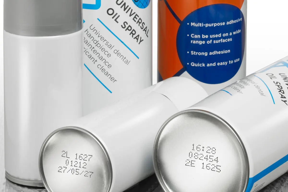 schwarze Tinte auf Sprühdose