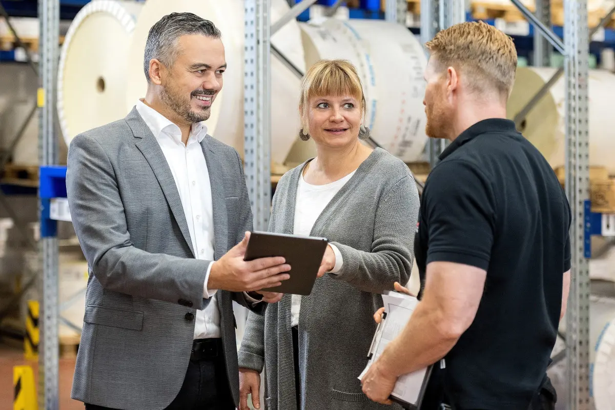 Gespräch Rohwarenlager (c)Timo Lutz