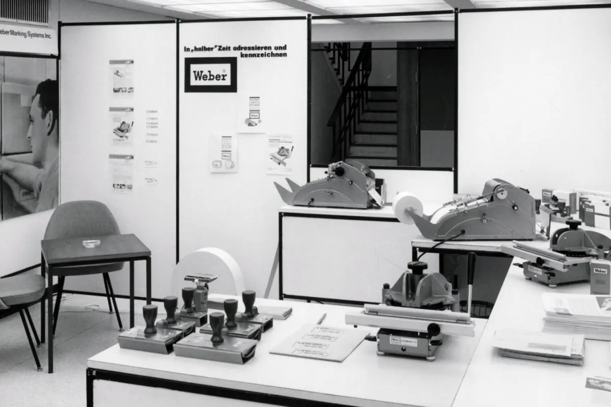 Interpack presentation of electronic labeling system